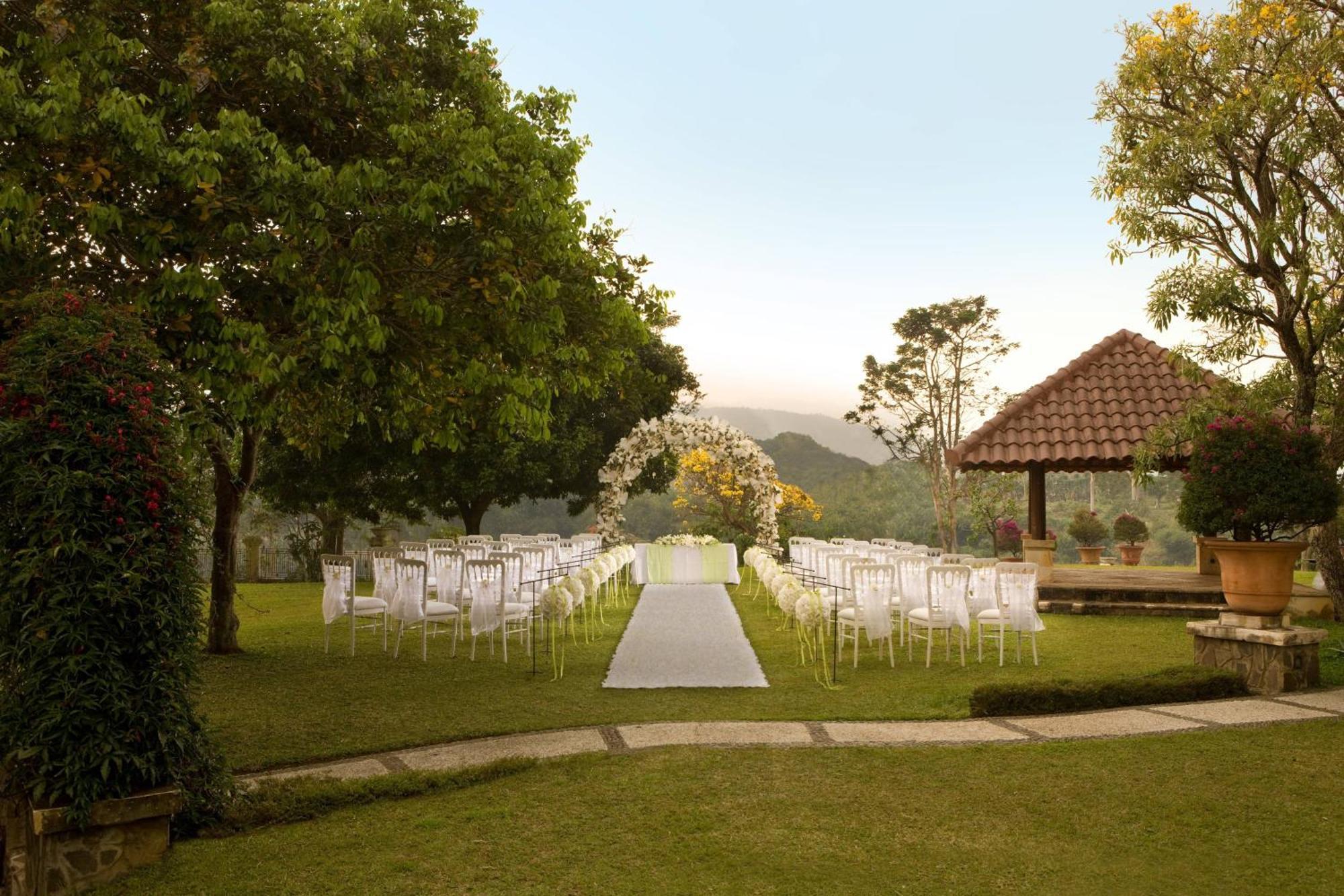 Sheraton Bandung Hotel & Towers Exterior photo